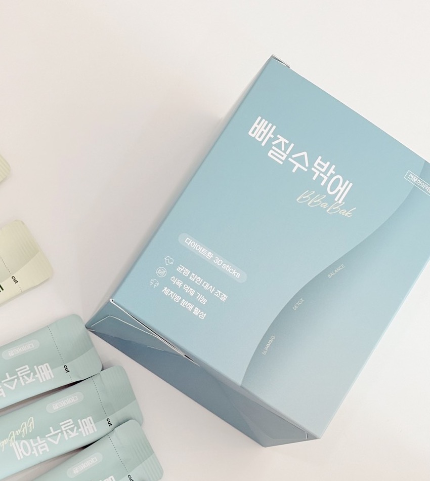 빠질수밖에 다이어트환 패키지 상자와 일부 스틱